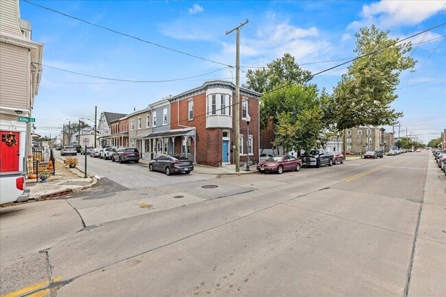 Photo - 216 N King St