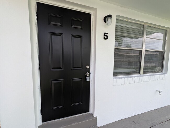 Photo - 2111 Roosevelt St