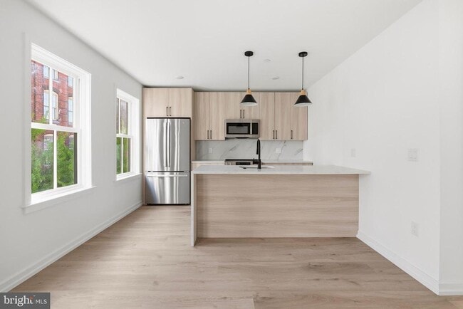 Building Photo - 209 New St Unit 2G