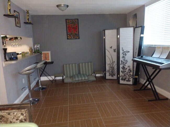 Photo - 1301 S Howard Ave Unidad C21