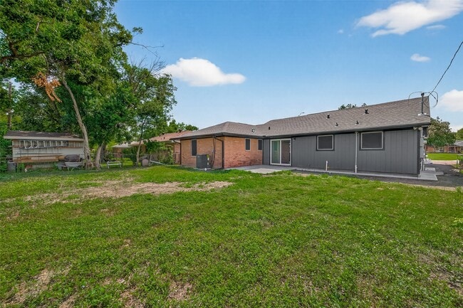 Photo - 627 Edgebrook Dr