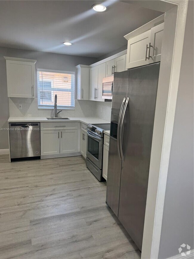 Building Photo - 124 SE 2nd Ave Unit 1-2 Rental
