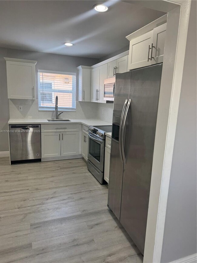 Building Photo - 124 SE 2nd Ave Unit 1-2 Rental