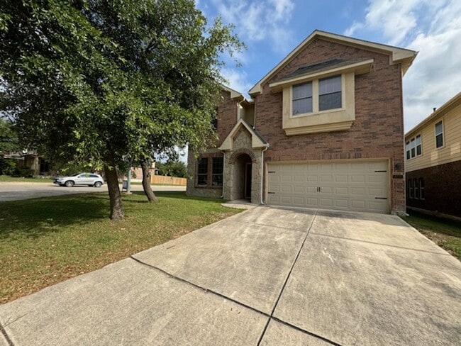 Building Photo - Texas Size Home!! Featuring over 2700 sq ft