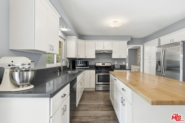 Photo - 5500 Blanco Ave