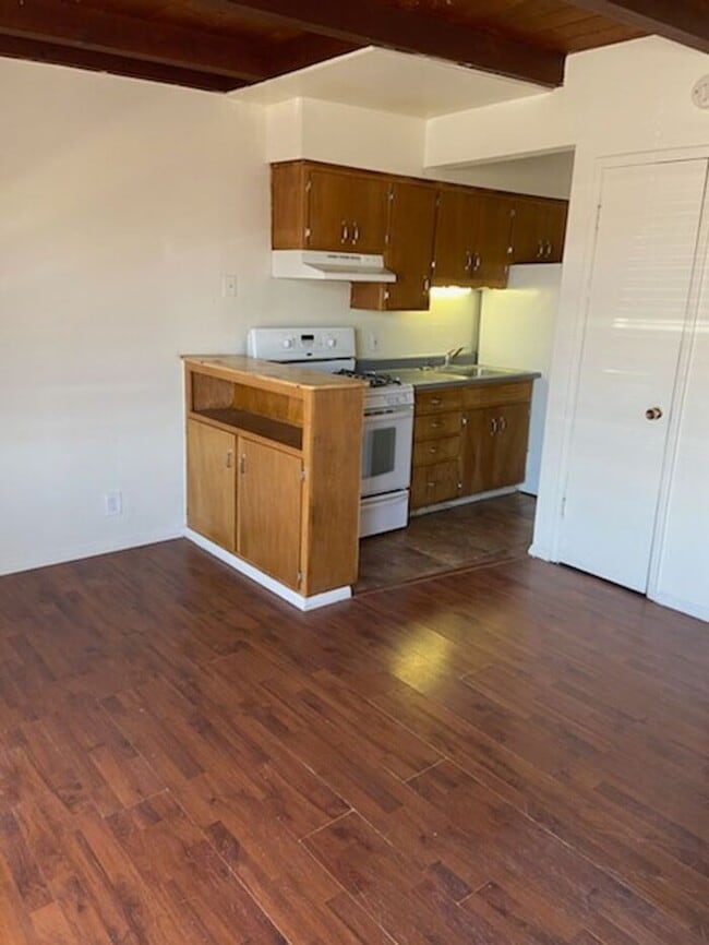 Photo - 1350 N Craycroft Rd