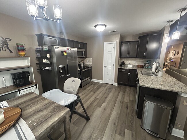 Photo - 513 Burgess CT