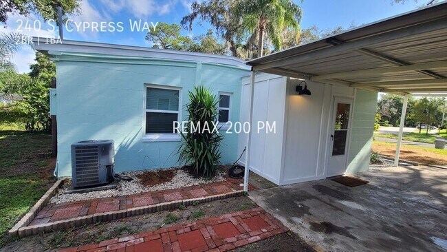 Photo - 240 S Cypress Way