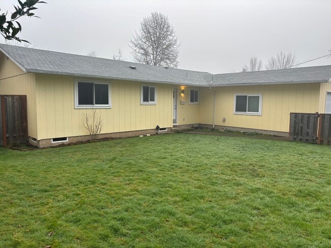Building Photo - Beautiful 3 Bedroom 2 Bath Located in NW Corvallis!