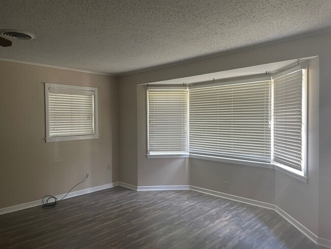 Photo - 3/2 gladewater