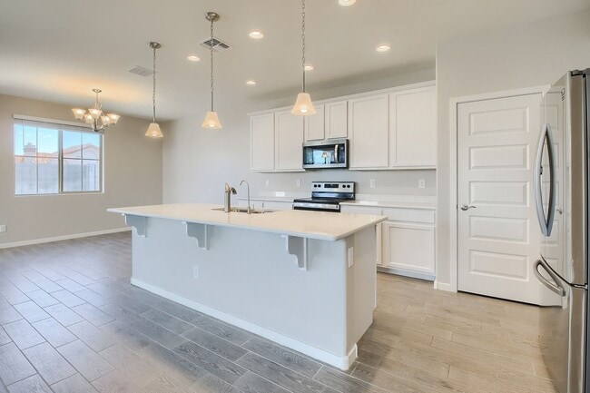 Photo - 905 S Canal Dr