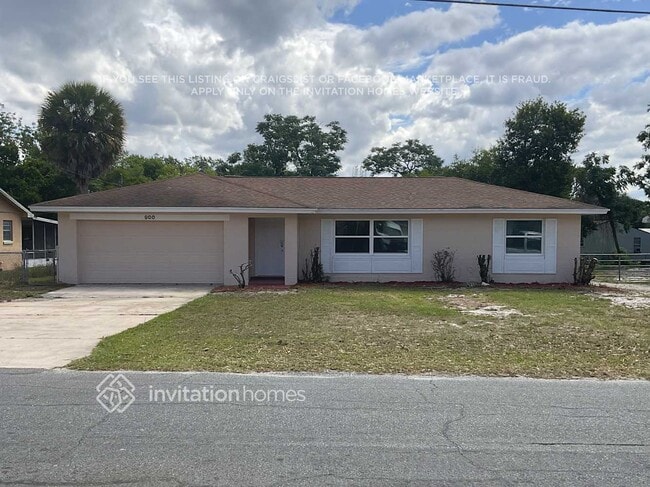 Building Photo - 900 Vincent Dr