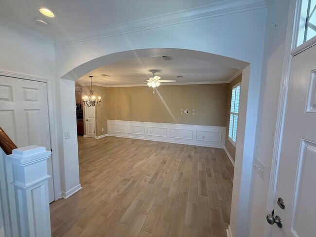 Photo - 951 Hendrick Ave
