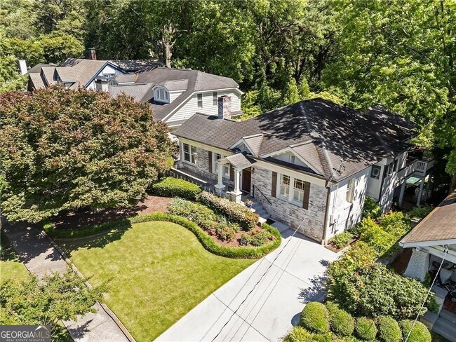 Photo - 663 Yorkshire Rd NE