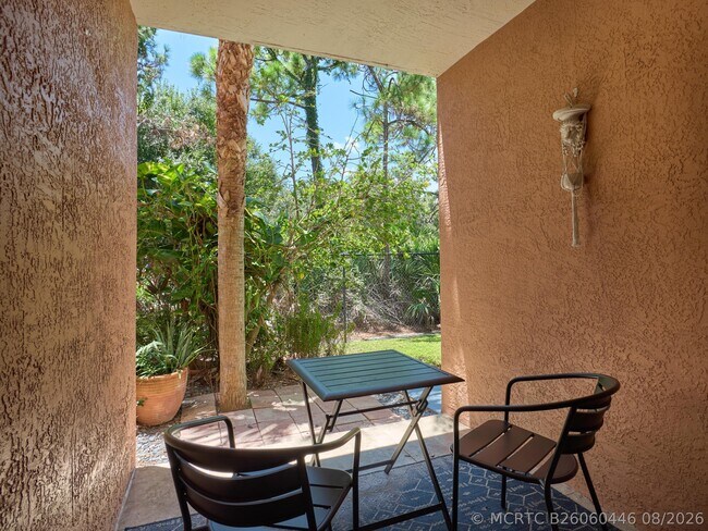 Photo - 1108 Myrtlewood Cir E