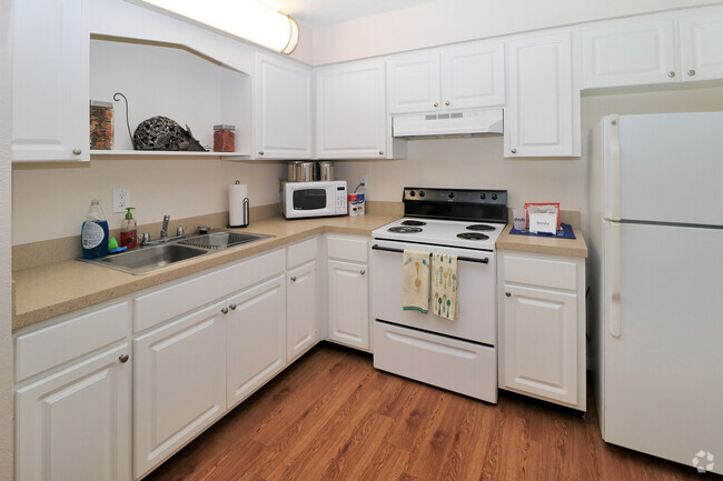 Building Photo - Greenway Rental