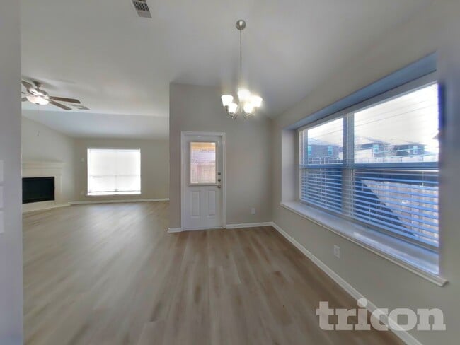 Photo - 6834 Oaken Gate Way