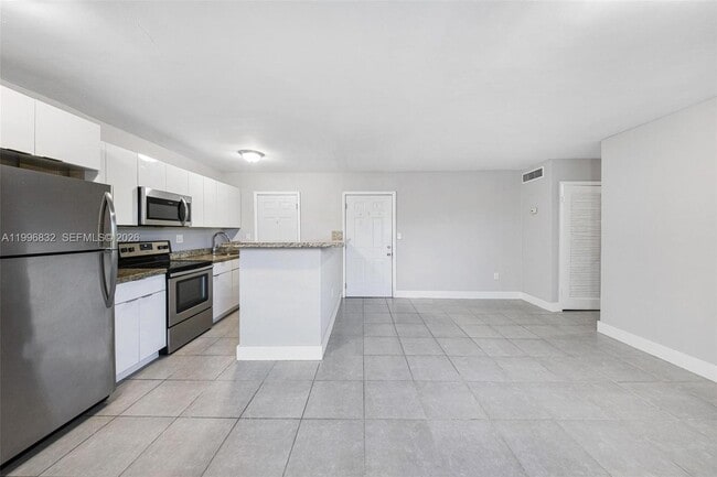 Photo - 1960 NE 161st St Unidad 105