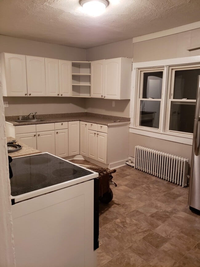 8 Warren St Unit 3