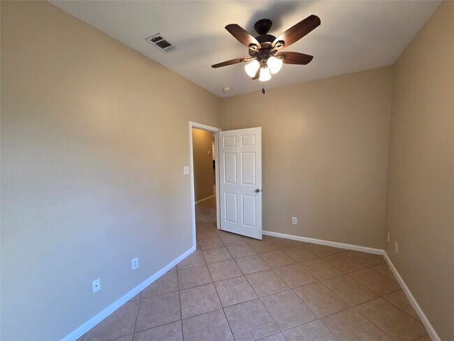 Photo - 928 Runneburg Rd