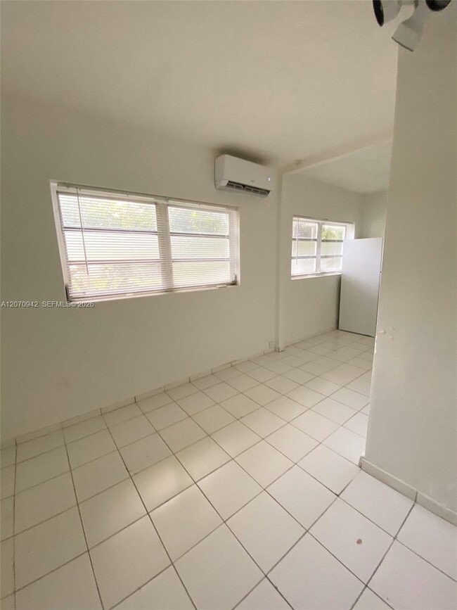 Building Photo - 2612 Johnson St Unit 13