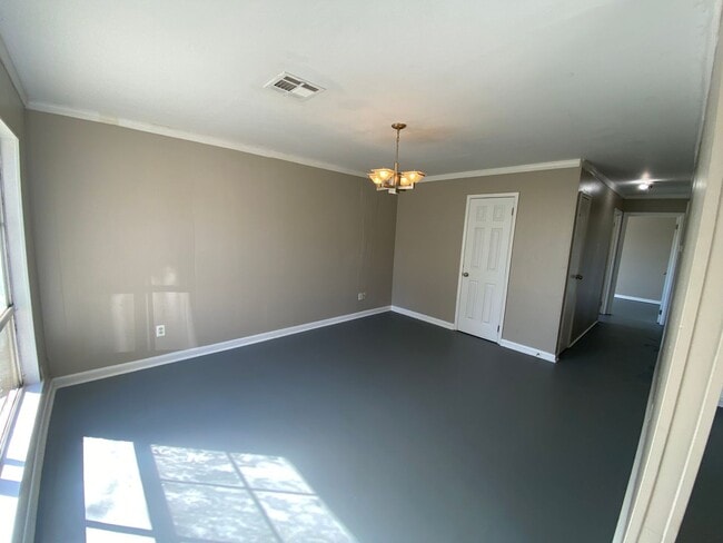 Photo - Spacious 4-Bedroom Home – Section 8 Welcome!