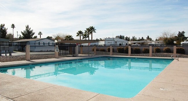 Pool - Bonanza Village Apartments