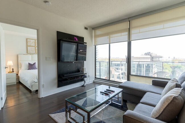 Photo - 19 Yorkville Ave Unit ID1022955P