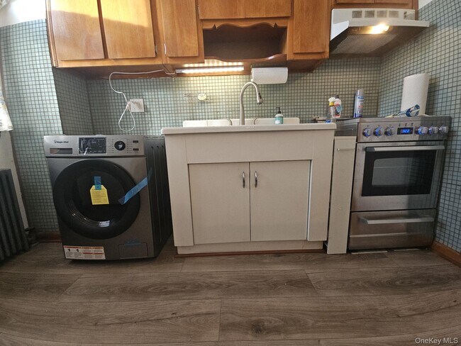 Photo - 229 Monitor St