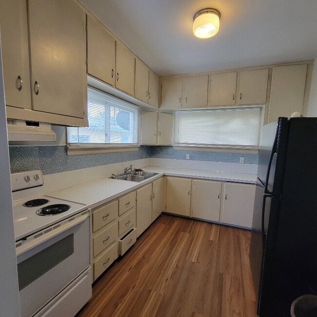 Photo - 319 SE Rose St