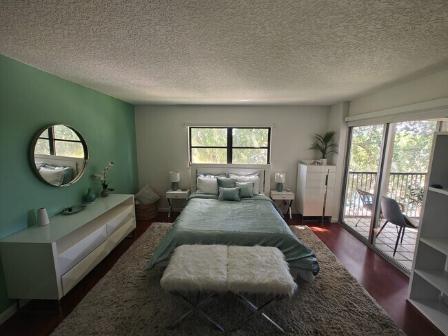 Photo - 2208 S Cypress Bend Dr Unit Penthouse 503