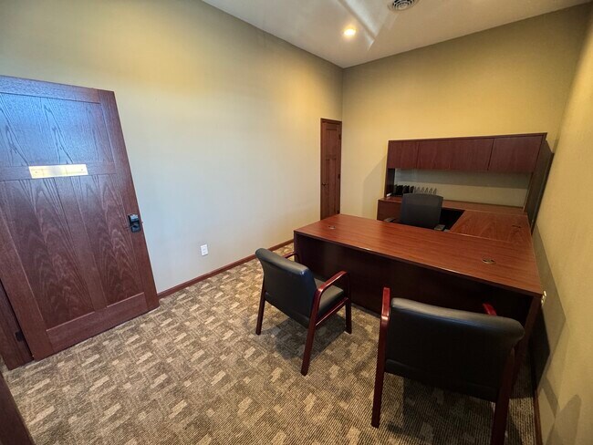 Photo - Hwy 20 Plaza (102 E Hwy 20, Stuart) Unidad 2