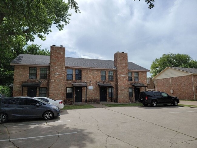 Building Photo - 2 Bed 2 Bath in Irving! This will go quick!