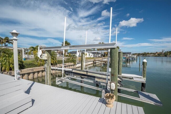 Photo - 309 Buttonwood Ln