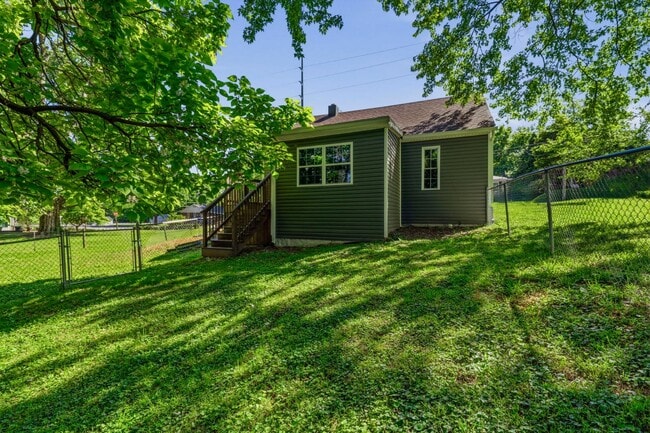 Photo - 105 Brook St