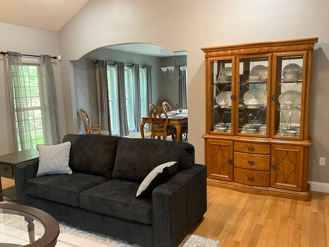 Photo - 180 Lindsey Ln