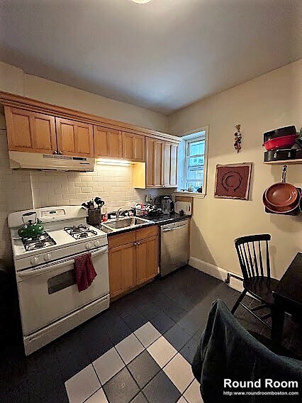 Building Photo - 245 Cambridge St Unit 1 Rental