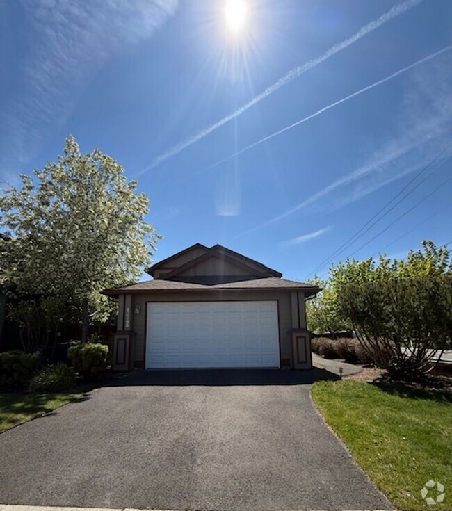 Building Photo - Lovely Corner Lot 3 Bedroom home with Land...