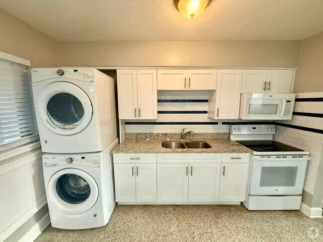 Building Photo - 64 Davis Blvd Unit 4 Rental