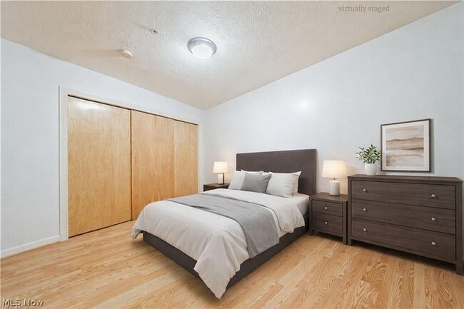 Photo - 2222 Detroit Ave Unidad 917