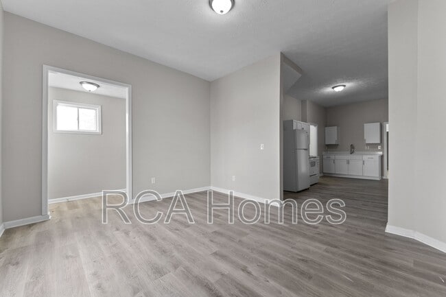 Photo - 2910 N Kenwood Ave