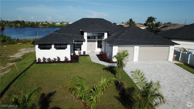 Building Photo - 702 NW 30th Pl Rental