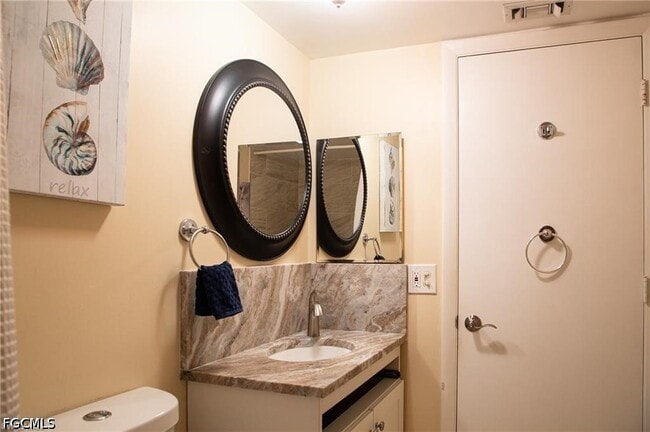 Building Photo - 1724 Pine Valley Dr Unit 204