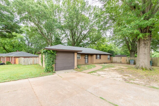 Photo - 376 N Graham St