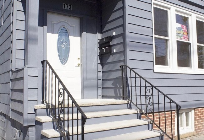 Photo - 173 Mallory Ave Unit 2