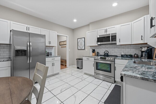 Photo - 536 Oakwood Ave