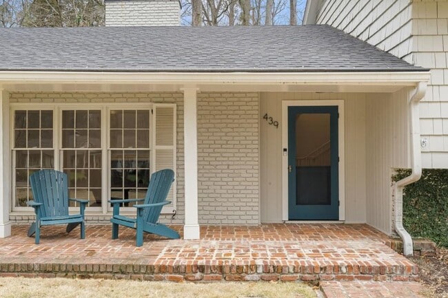 Photo - 439 Broadland Rd NW