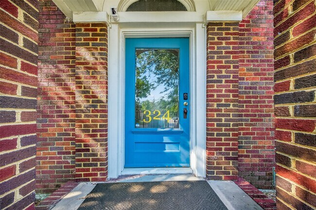 Photo - 324 W Alabama St