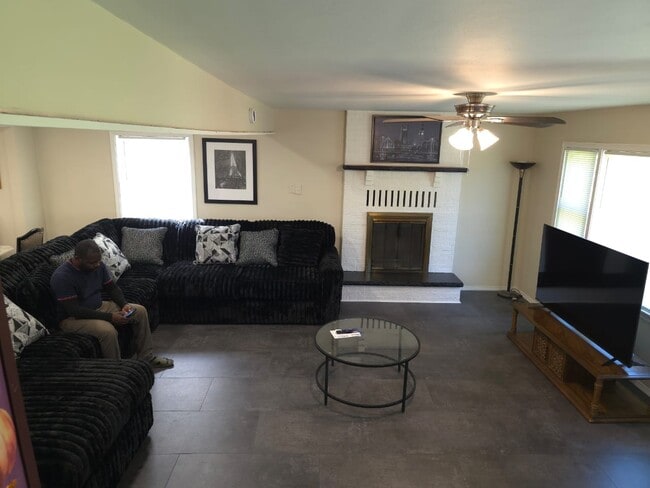 Photo - 1495 Beach Ave