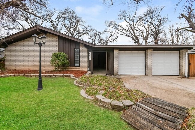 Building Photo - 6813 NW 29th St Rental